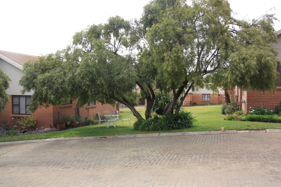 2 Bedroom Property for Sale in Langenhovenpark Free State